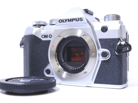 [USED]u058388 OM-D E-M5 Mark III ボディ [シルバー]